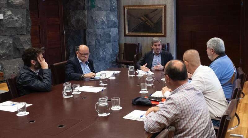 Reunión de Clavijo con representantes sindicales (Foto TA)